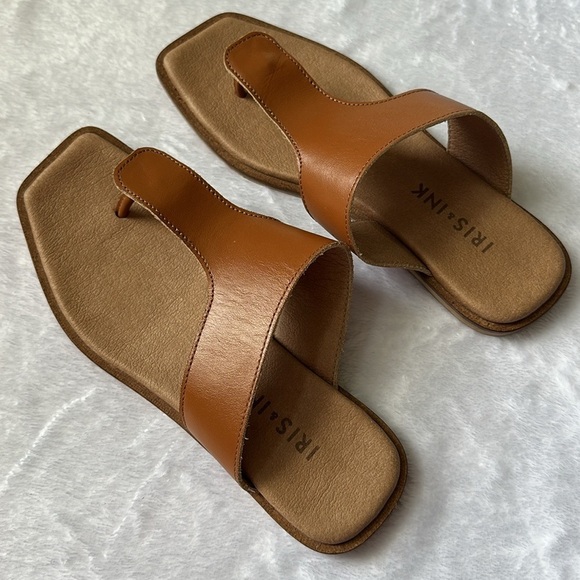 IRIS & INK Women’s Slip On Soft Leather Flat Thong Minimalist Summer Sandals 37 - Picture 2 of 8